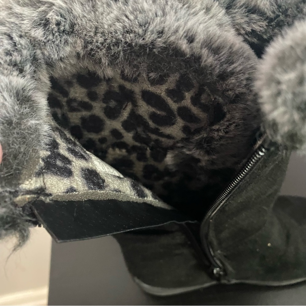 Black Fur-Lined Winter Boots - Picture 6 of 9